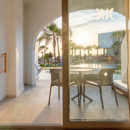 Zahara Beach & Spa By Qhotels - Adults Recommended Захара де лос Атунес Екстериор снимка A view of the pool from a guest room