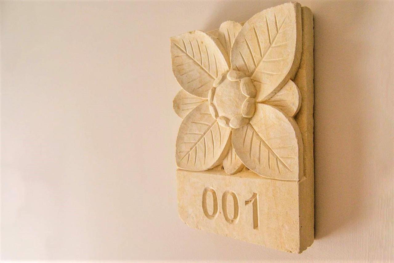 Zahara Beach & Spa By Qhotels - Adults Recommended Захара де лос Атунес Екстериор снимка A carved stone house number