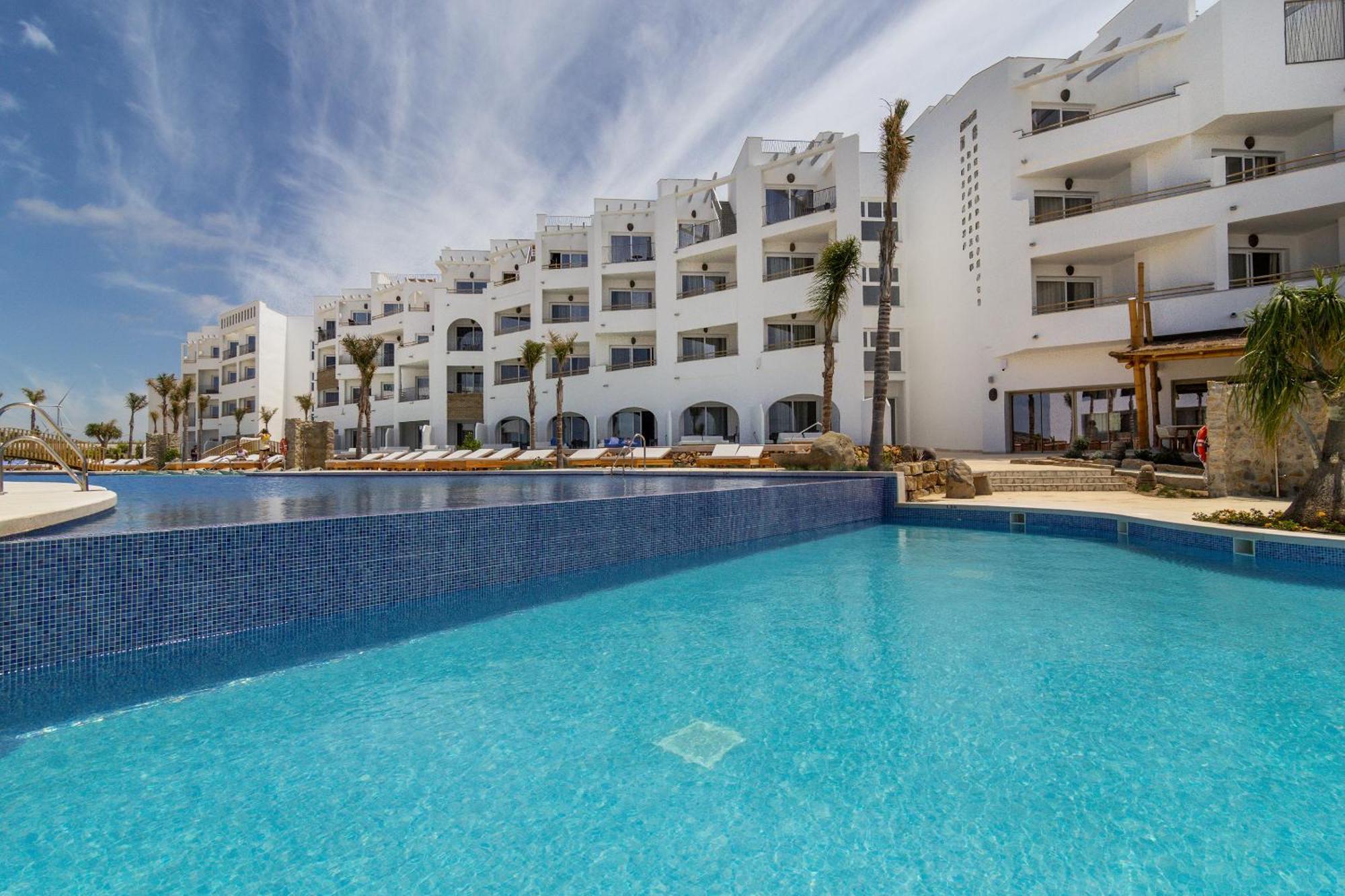 Zahara Beach & Spa By Qhotels - Adults Recommended Захара де лос Атунес Екстериор снимка