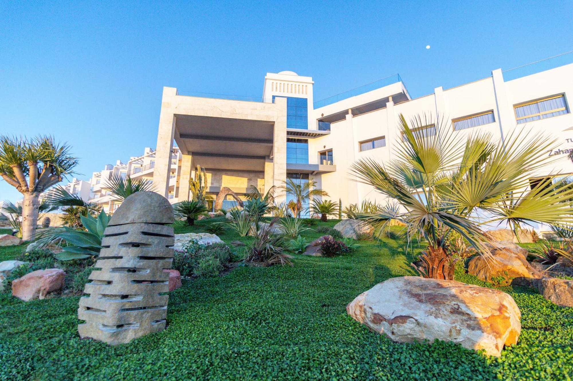 Zahara Beach & Spa By Qhotels - Adults Recommended Захара де лос Атунес Екстериор снимка The main building of the university