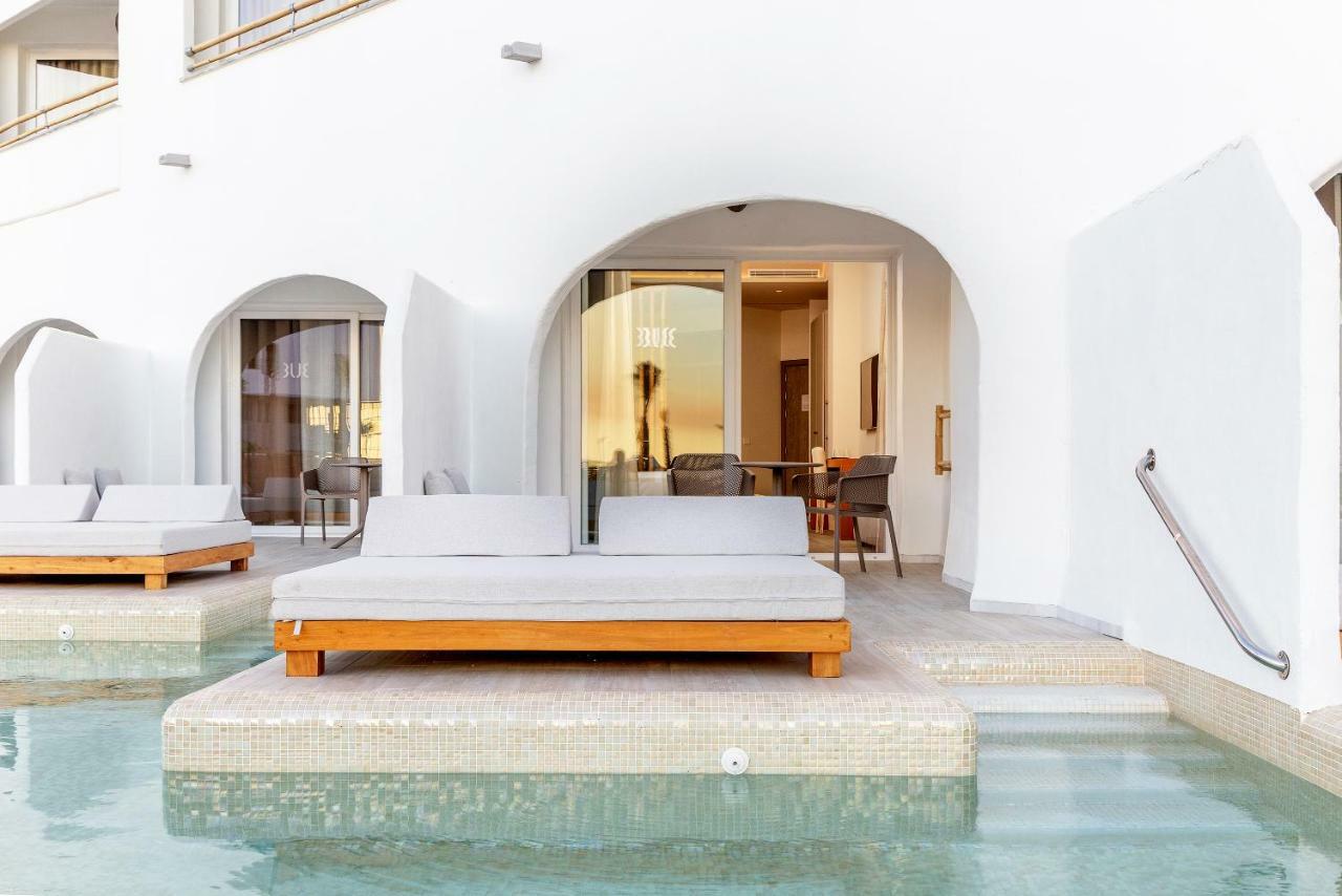 Zahara Beach & Spa By Qhotels - Adults Recommended Захара де лос Атунес Екстериор снимка A private pool at the hotel